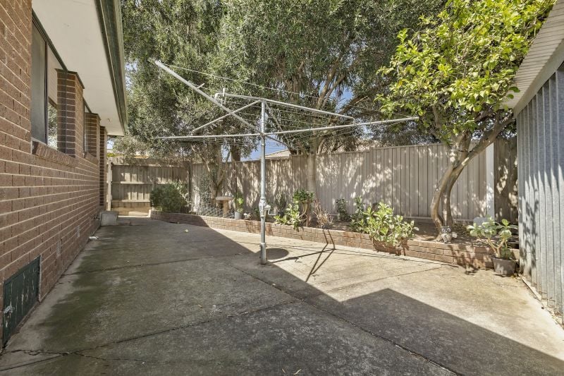 24 Horseshoe Crescent, Epping