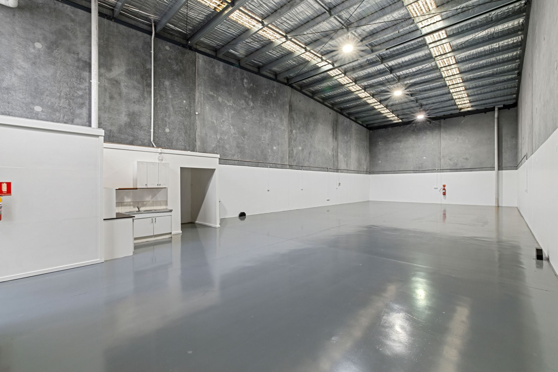 POSITION- POSITION 
WAREHOUSE + STORAGE YARD & NO GST.