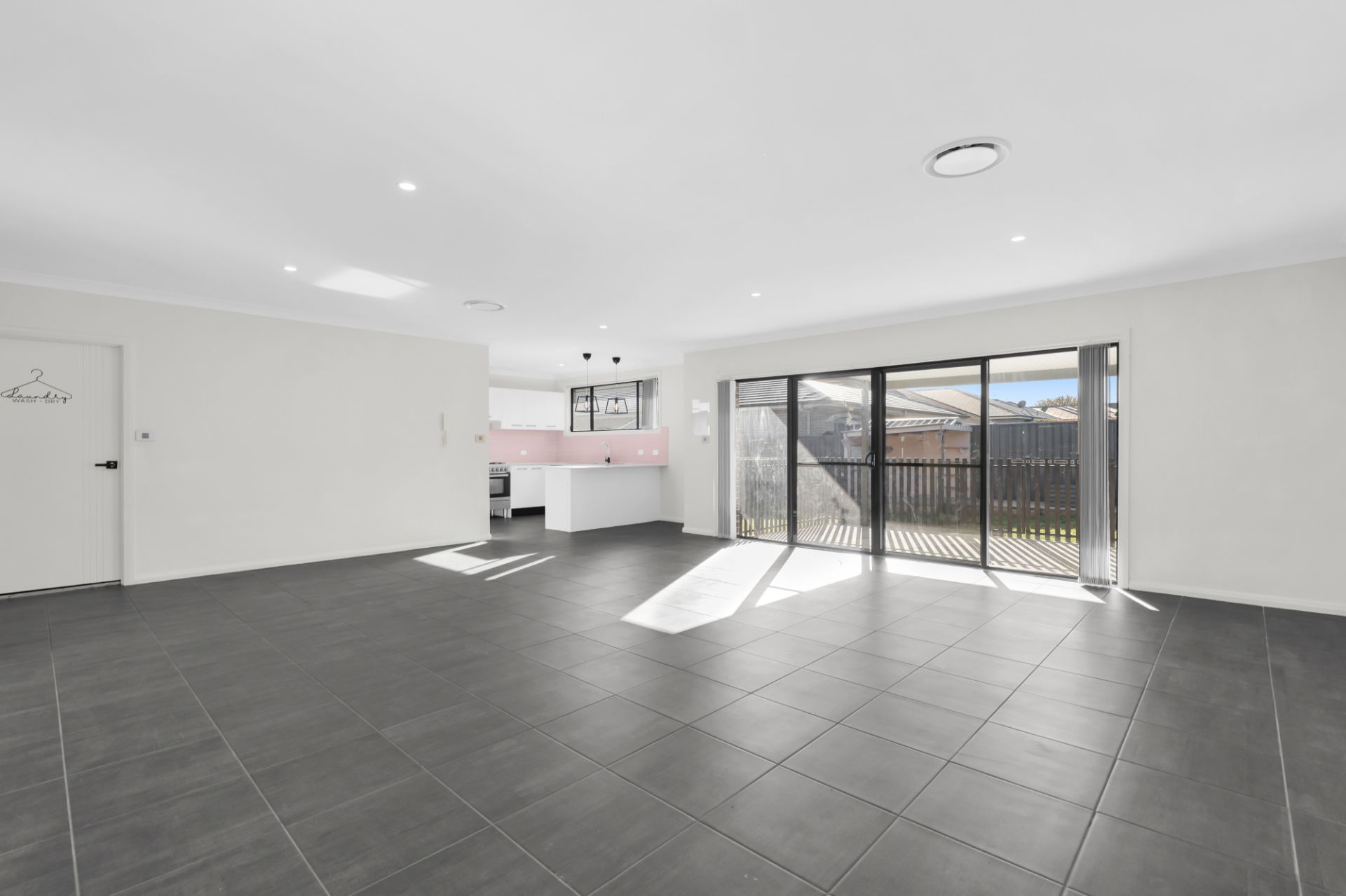 14 Anvil Avenue, Elderslie, Elderslie - Thumbnail 2