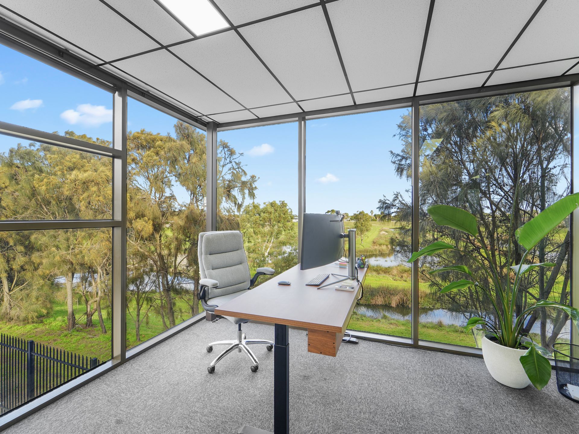 PREMIUM OFFICE / WAREHOUSE