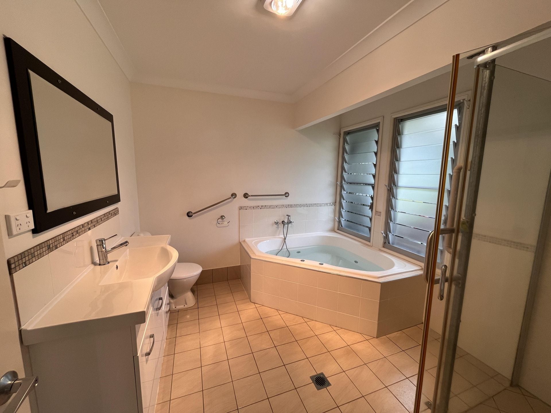 84 Gordon Earl Drive, Millstream For Sale by Farmbuy.com - image 11