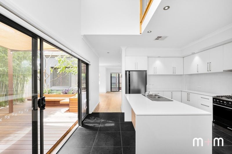 7 Bertone Close, Fairy Meadow - Thumbnail 2