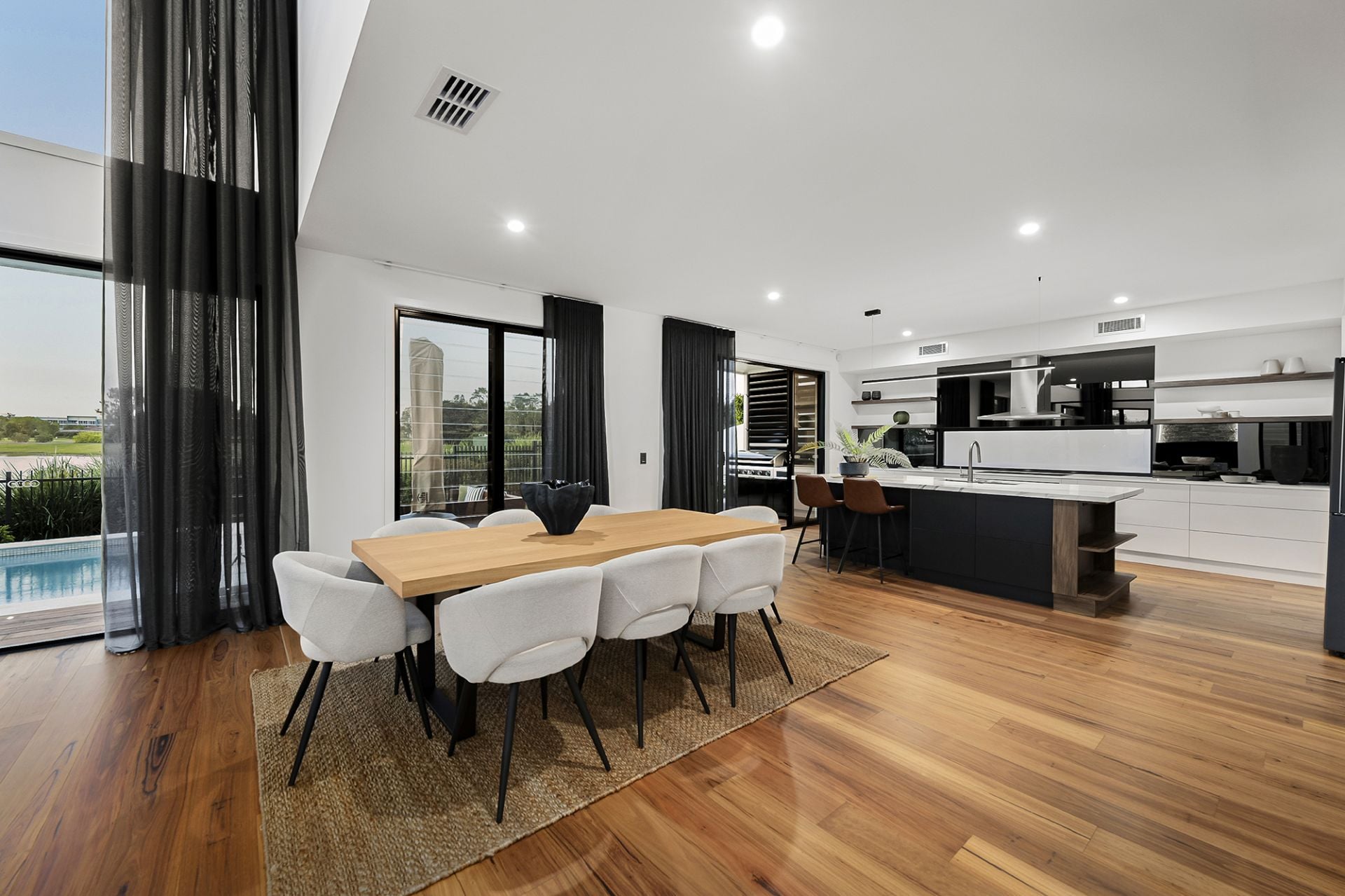 9214 Peter Senior Drive, Hope Island - Thumbnail 7