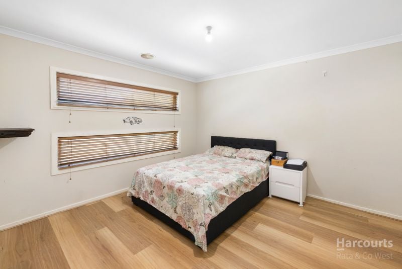 24 Maranoa Grove, Caroline Springs