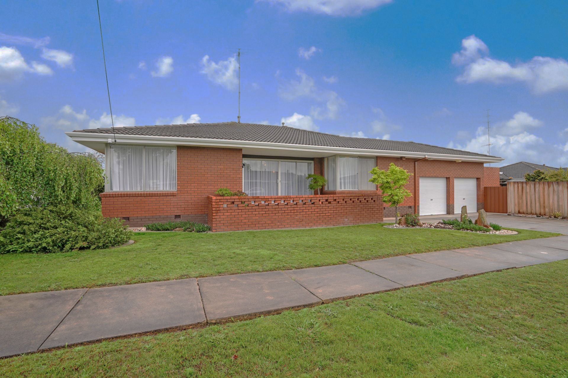 10 Adela Street, Wendouree, Wendouree - Thumbnail 2