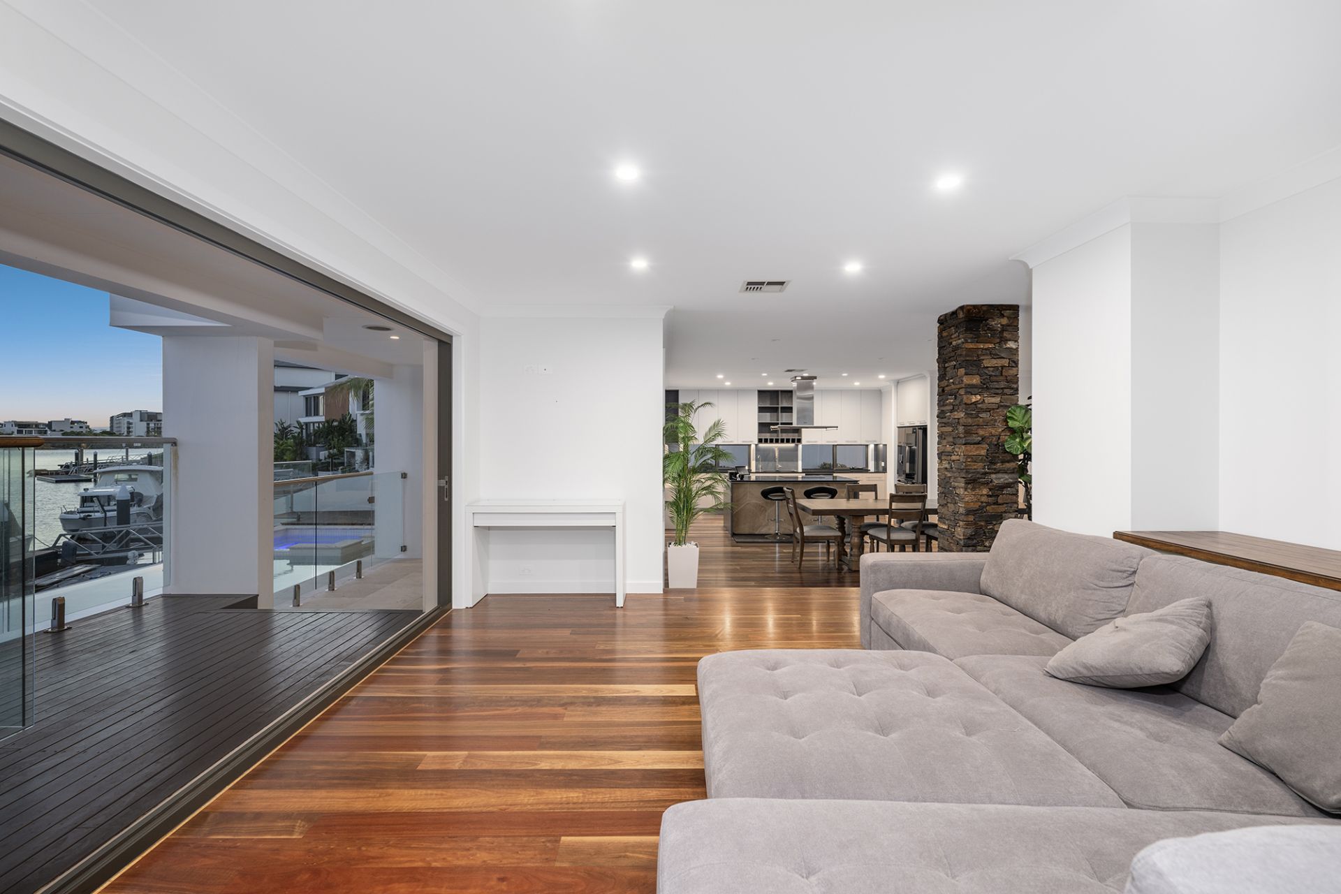 34 Knightsbridge Parade West, Sovereign Islands - Thumbnail 8