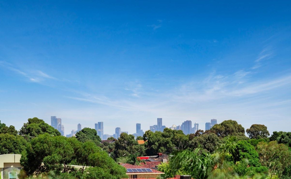 TOP FLOOR WITH CITY VIEWS