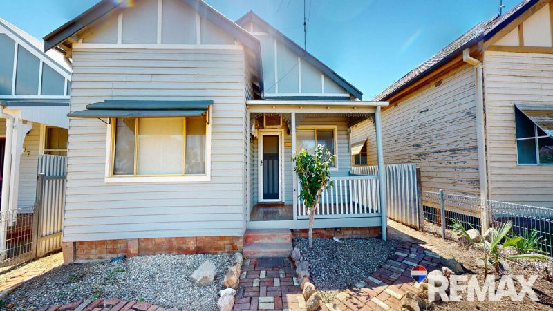 JUNEE, 35 Gloucester Street