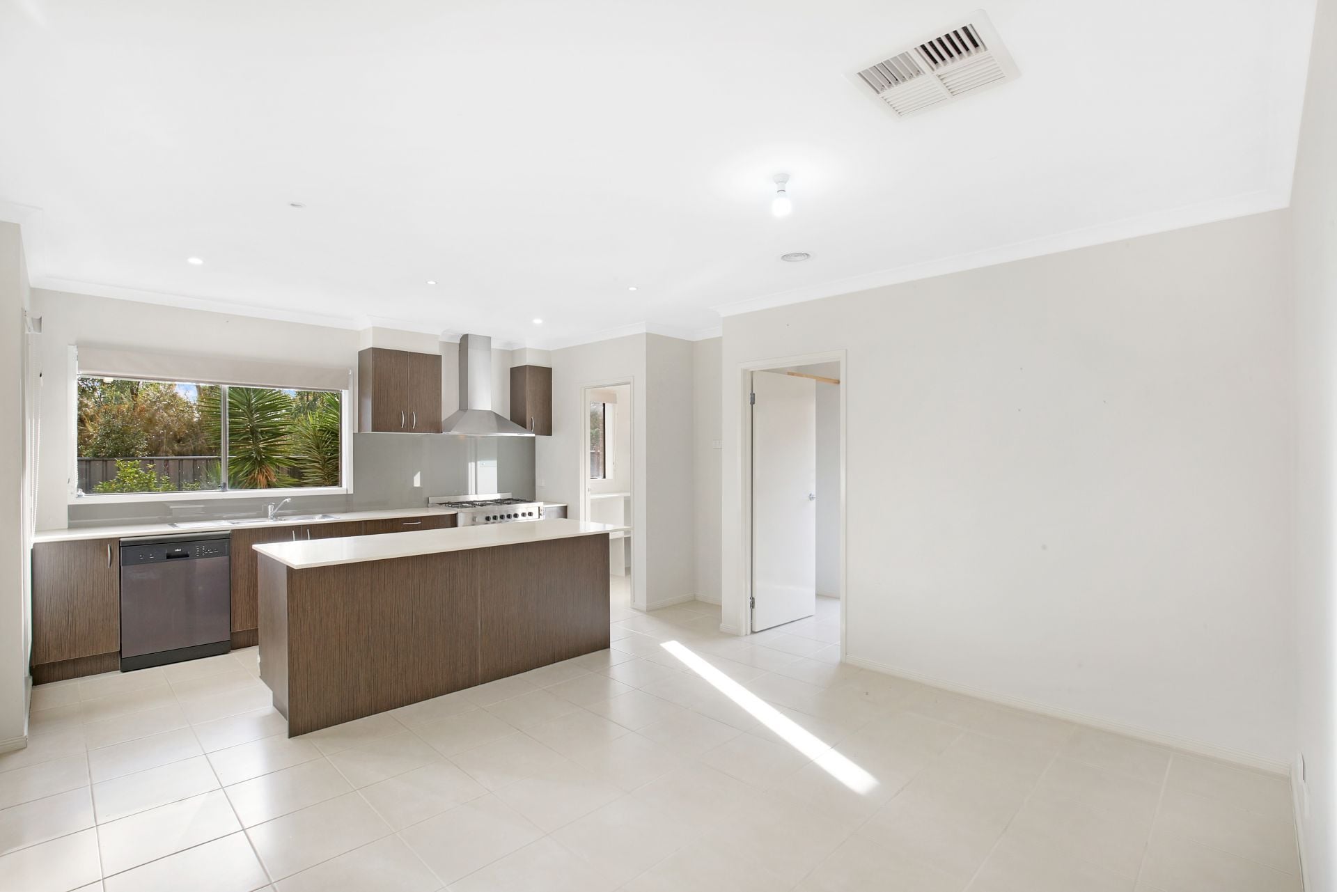 FAMILY HOME IN HAWKESTOWE!