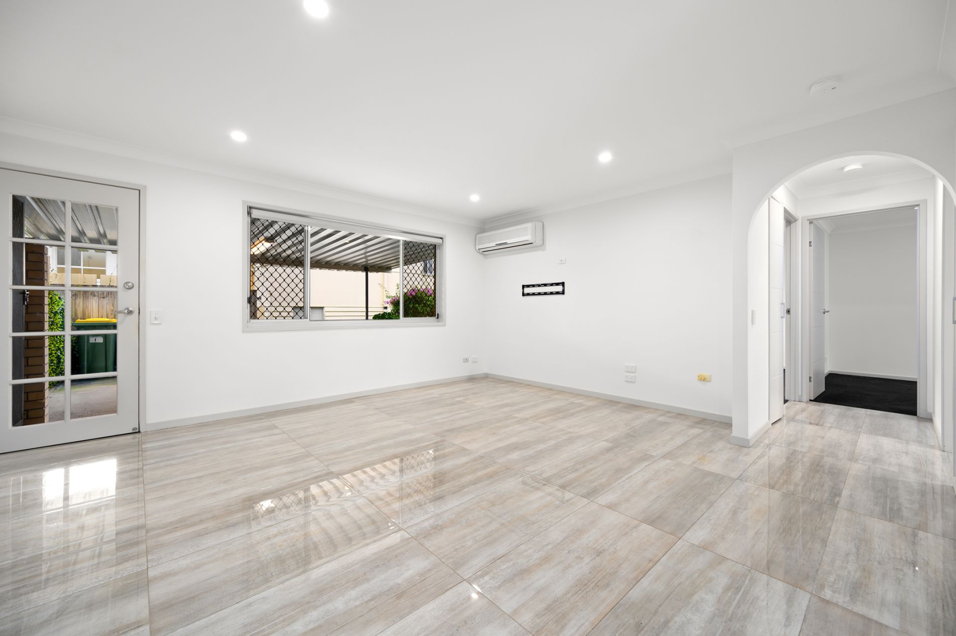1-2/25 Bruce Avenue, Paradise Point - Thumbnail 5