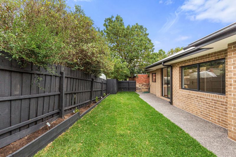 2/12 Allan Avenue, South Morang