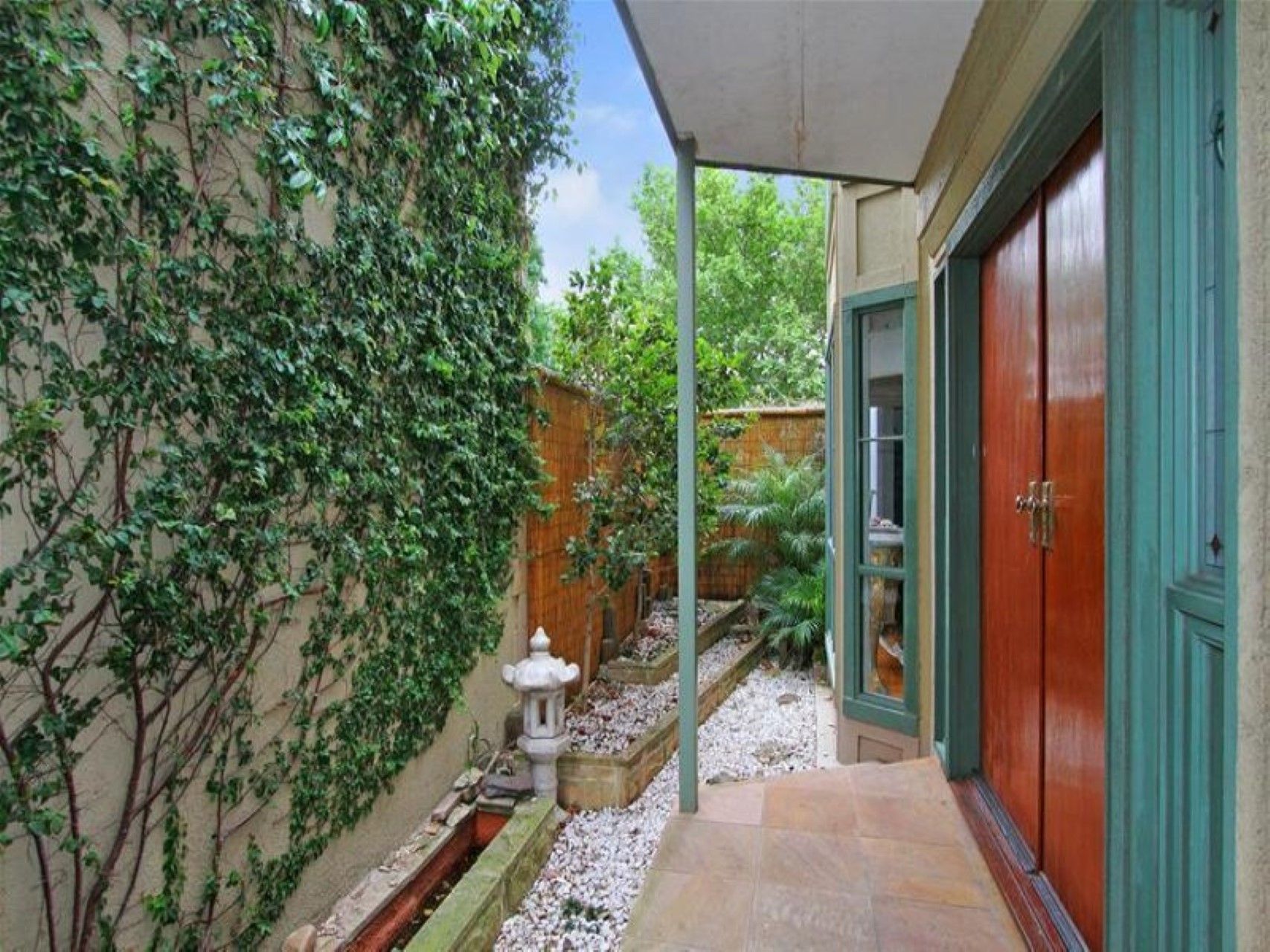 Spacious Townhouse With Everything At Your Feet