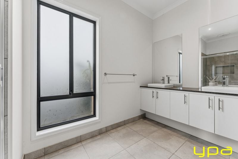 18 Dame Avenue Clyde North VIC, Clyde North - Thumbnail 5