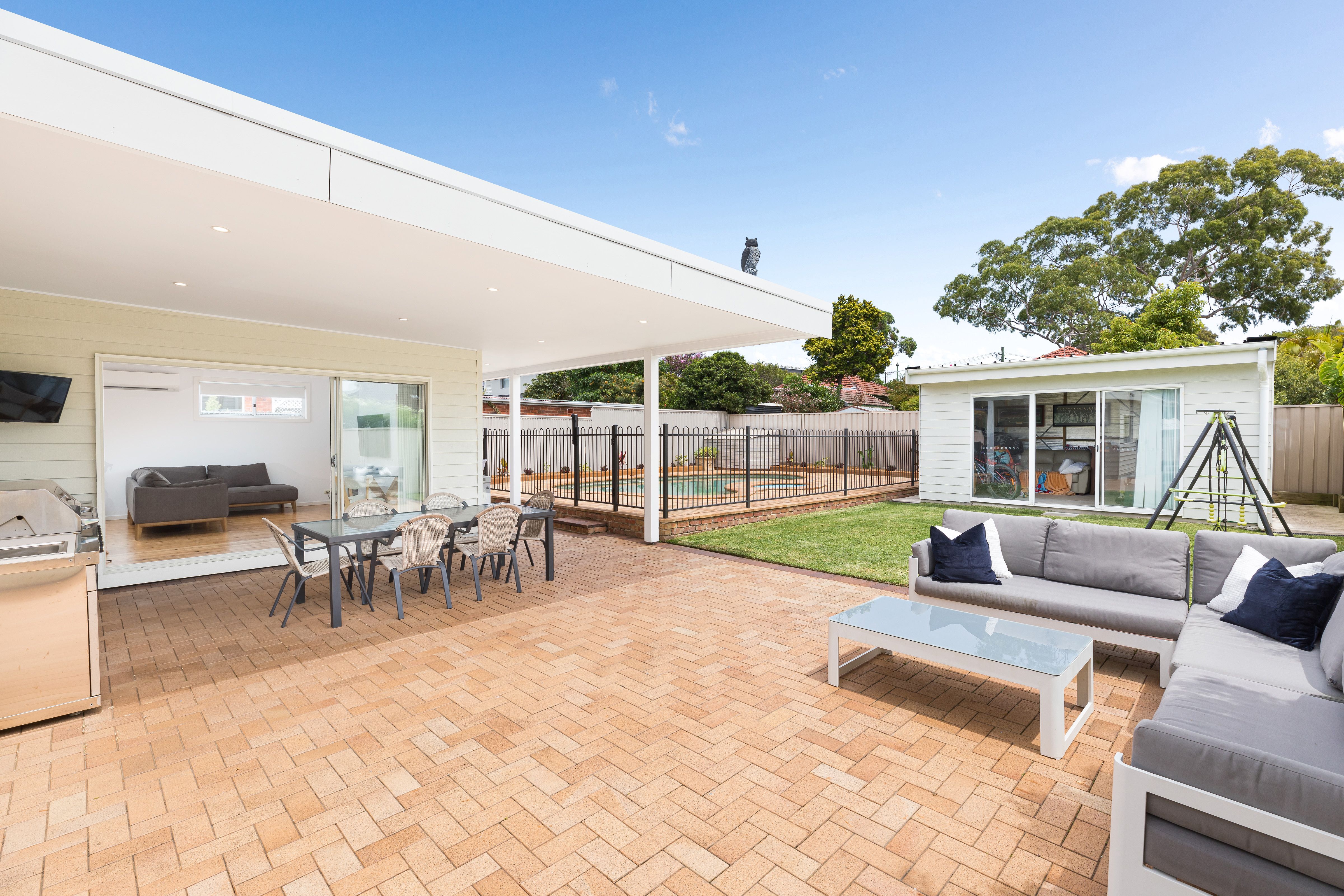 33 Carrington Avenue CARINGBAH 2229