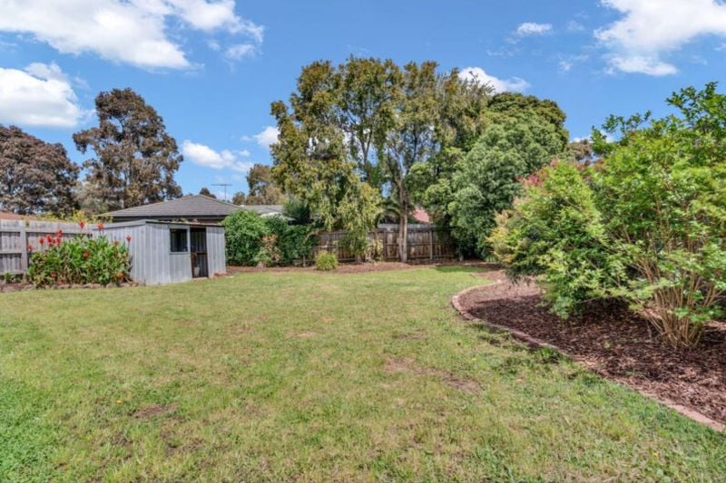 5 Redfield Court, Mill Park