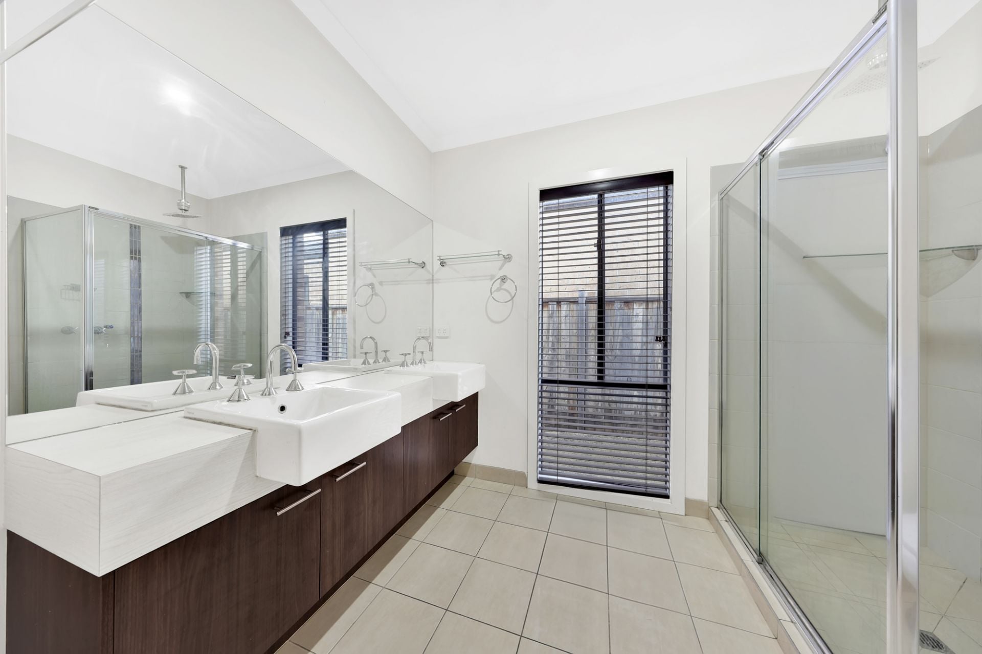 BEAUTIFULLY PRESENTED HOME!