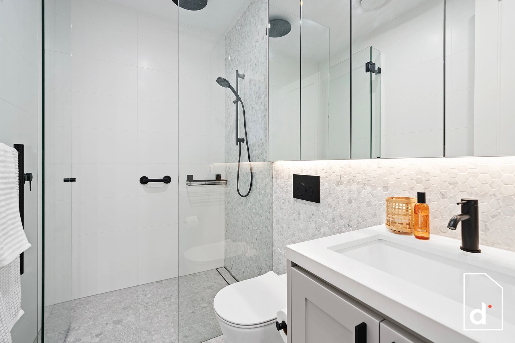 202/8 Railway Parade, Thirroul NSW