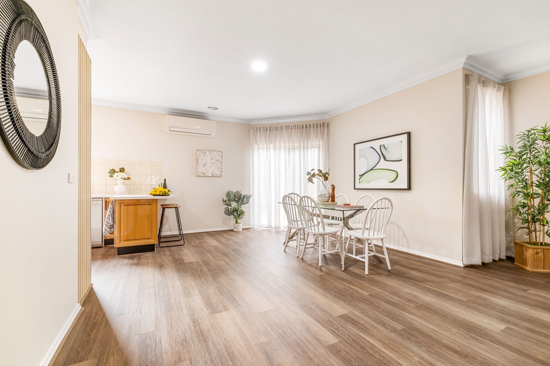 Stylish Living With Walk-To-Everything Ease