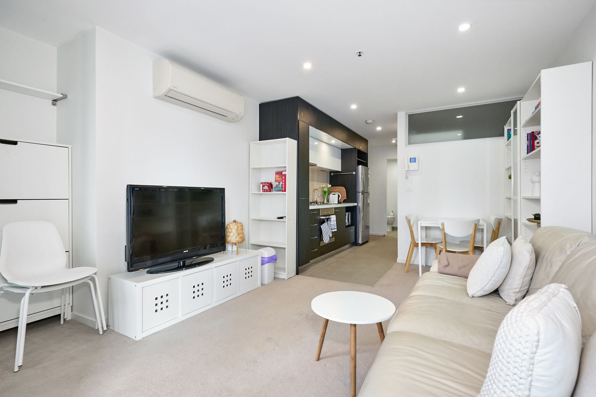 2407/5 Sutherland Street Melbourne VIC, Melbourne - Thumbnail 3