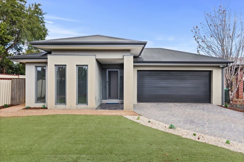 12 Zaika Close, Lalor