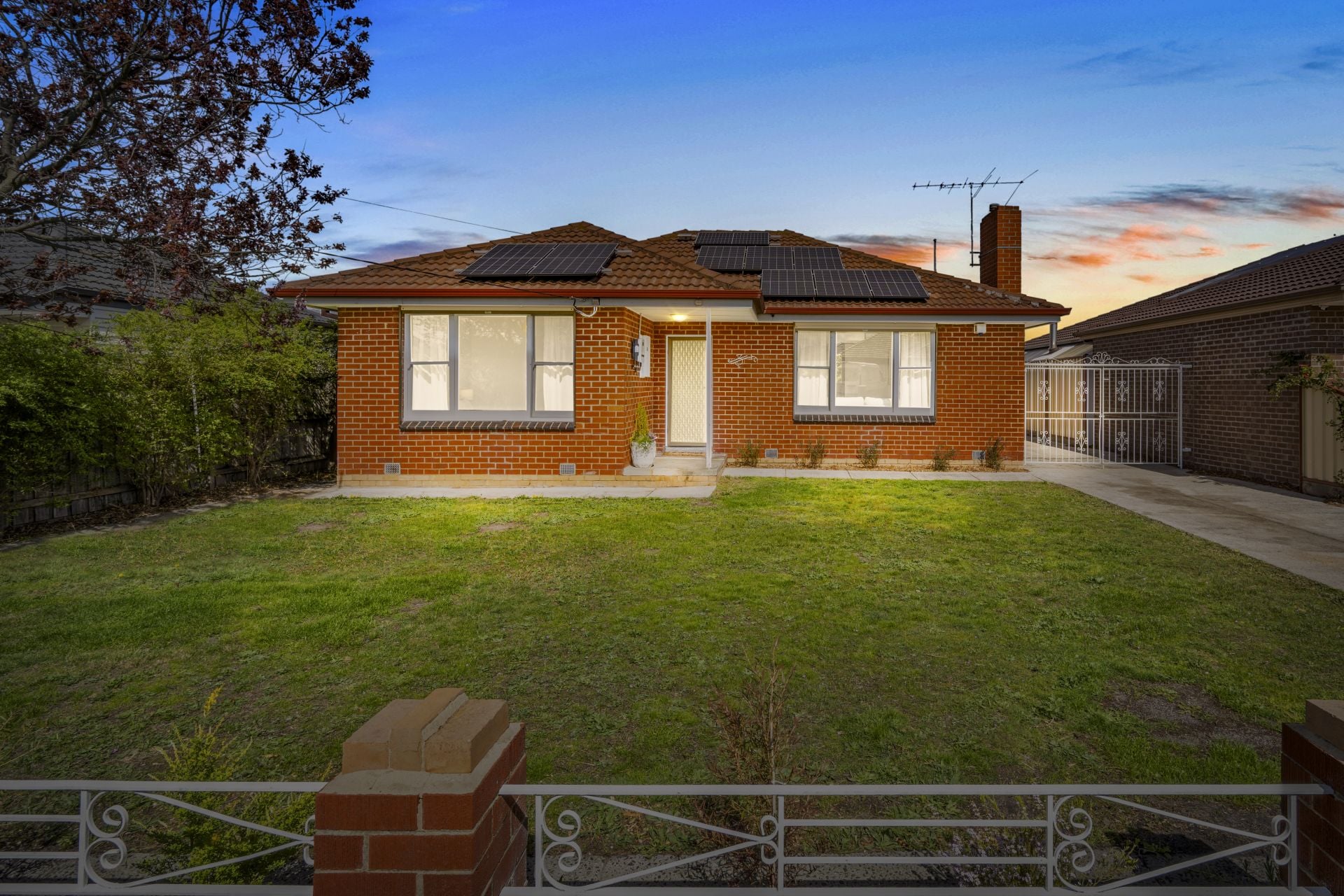 Elevated Charm In A Prime Lalor Location