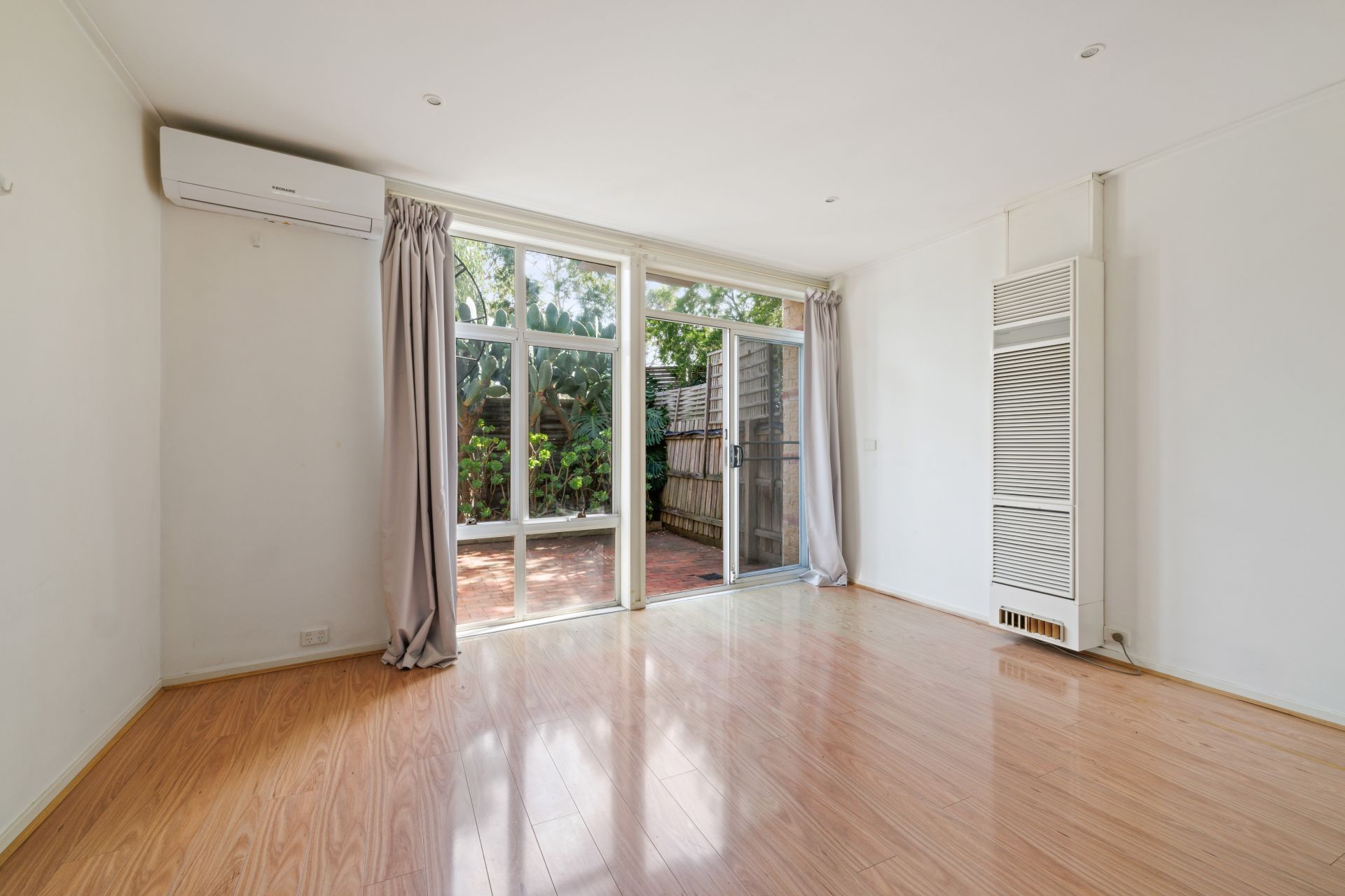 Simplicity, Comfort & Convenience in a Prime Location