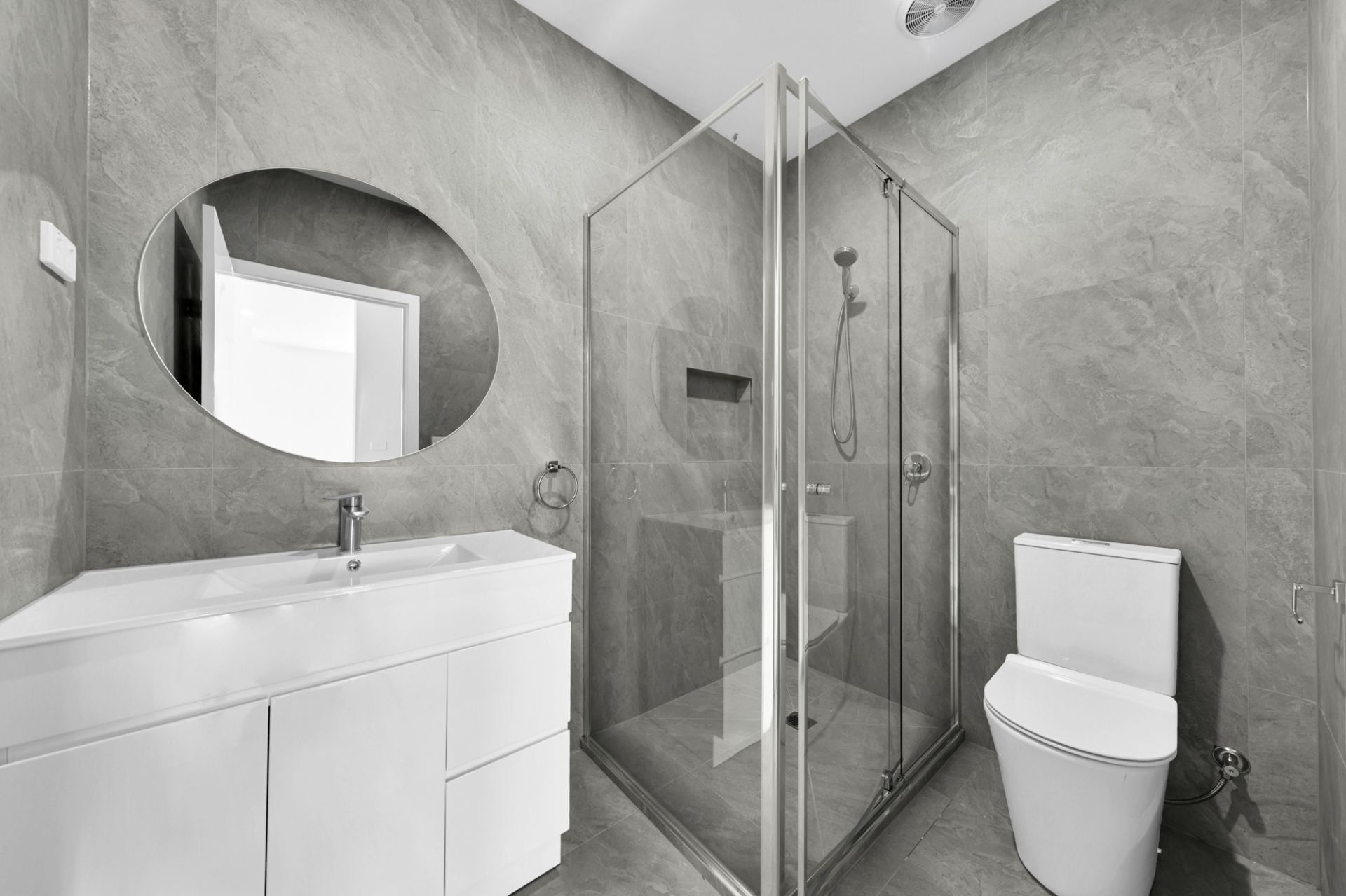 Freshly Built Comfort in Prime Lalor Location
