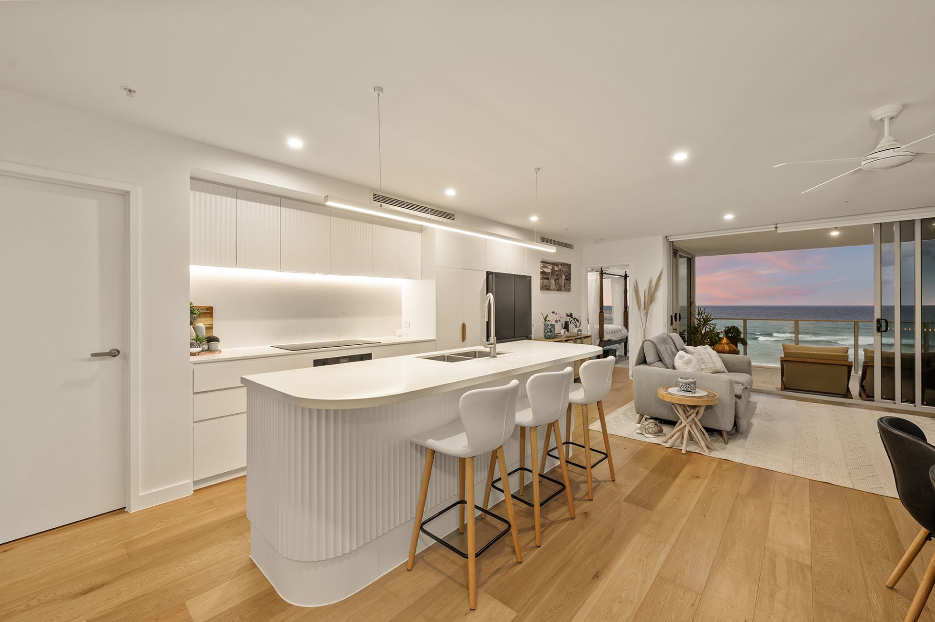 602/4 Twenty First Avenue, Palm Beach - Thumbnail 3