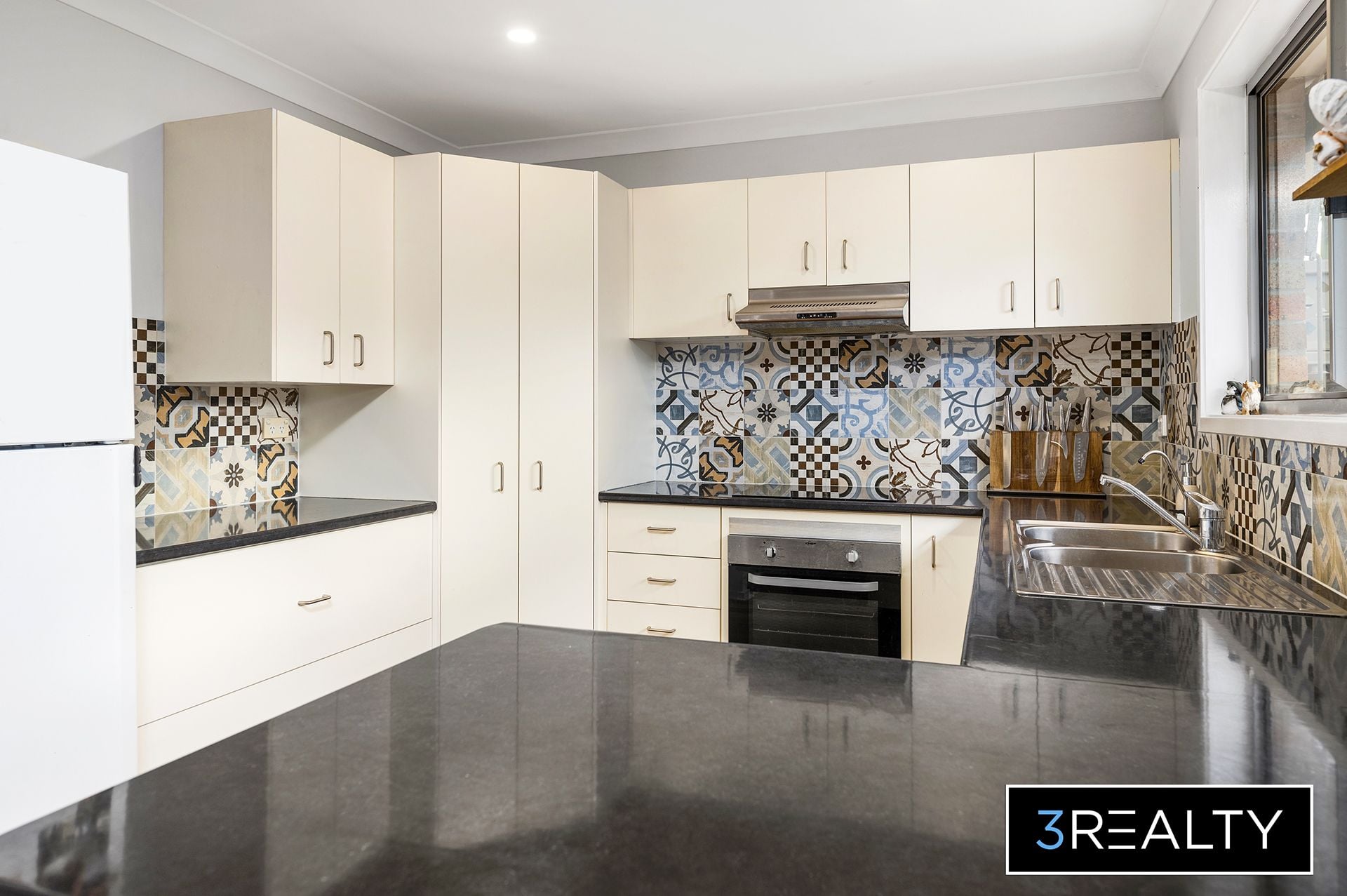 8 Tasman Court, Caves Beach - Thumbnail 5