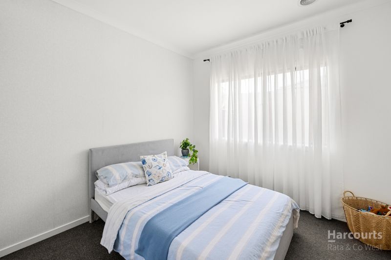 16 Dollarbird Drive, Deanside