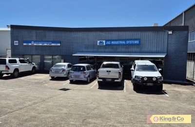 Small Unit Central Acacia Ridge Location !!