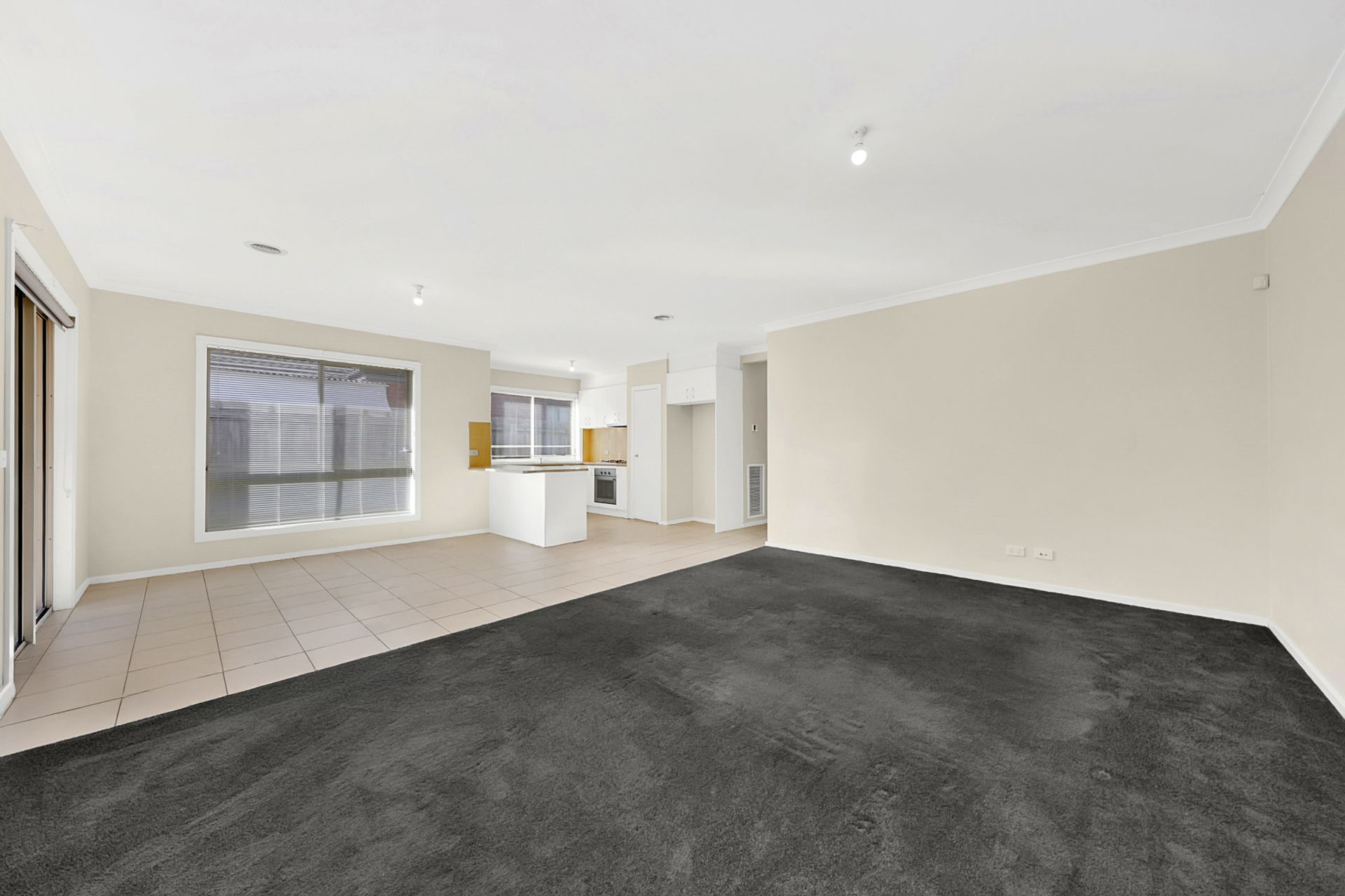MODERN 3 BEDROOM HOME IN AURORA ESTATE..