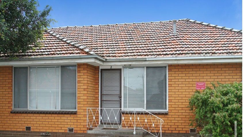NEAT, TIDY & WELL LOCATED!