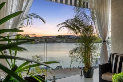 Timeless Classic Waterfront Residence QLD, Timeless Classic Waterfront Residence - Thumbnail 4