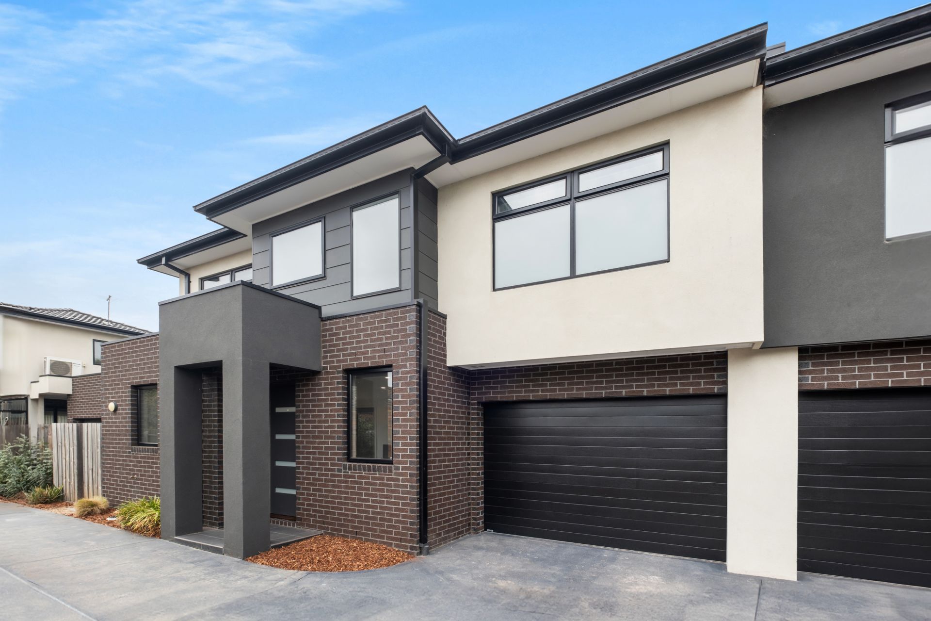 Luxury Living in the Heart of Reservoir