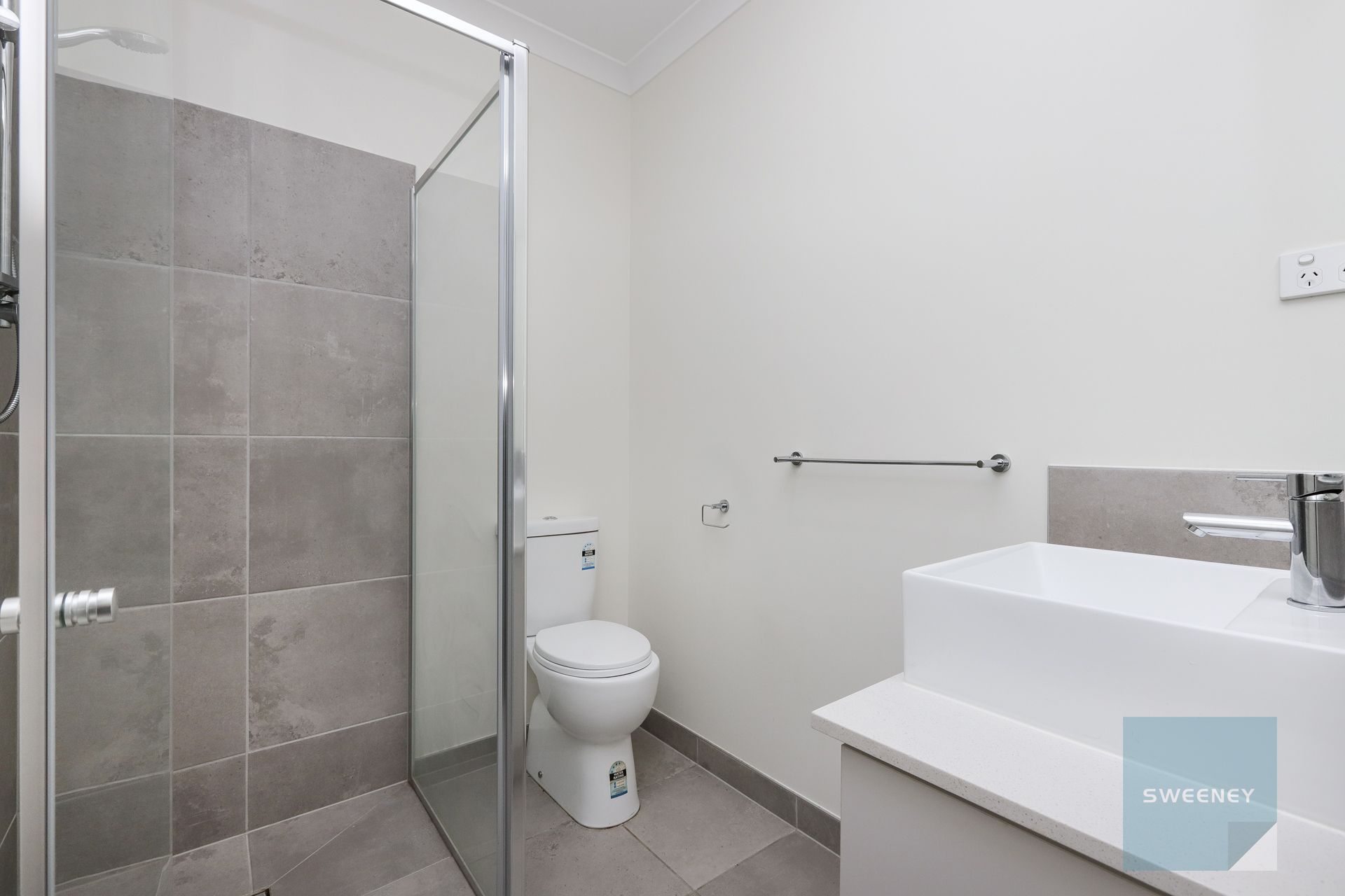 16 Kingdom Boulevard, Weir Views - Thumbnail 4