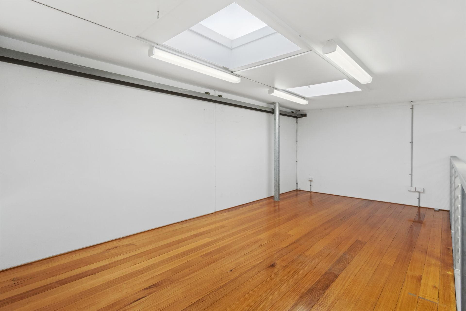 SUITS OWNER OCCUPIERS OR INVESTORS