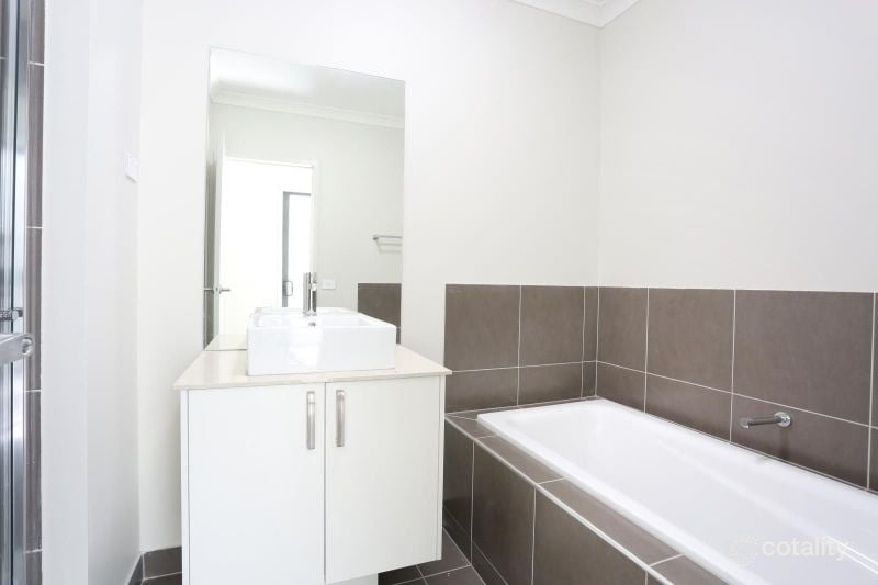 6B Tripani Avenue, Lalor