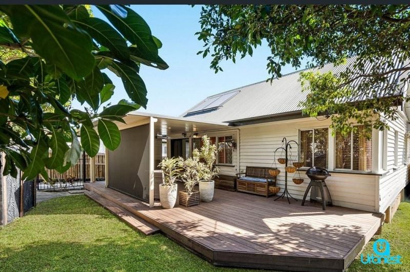 1 Rowton Holland Park QLD