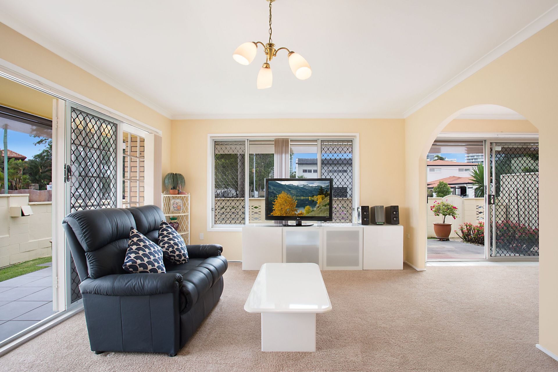 1 Amalfi Drive Isle Of Capri QLD, Isle Of Capri - Thumbnail 2