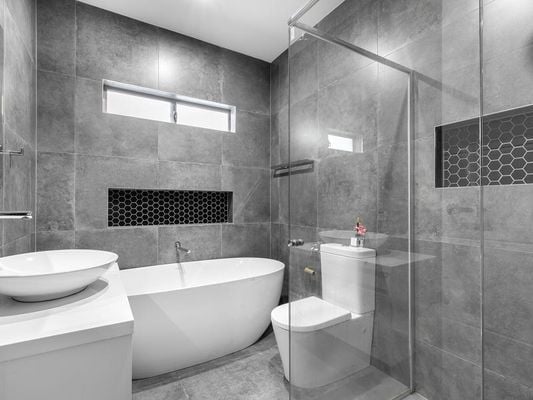 2 Gruen Place, Oran Park, Oran Park - Thumbnail 2