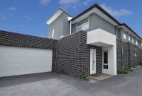 2/11 Lawrence Avenue, Aspendale VIC