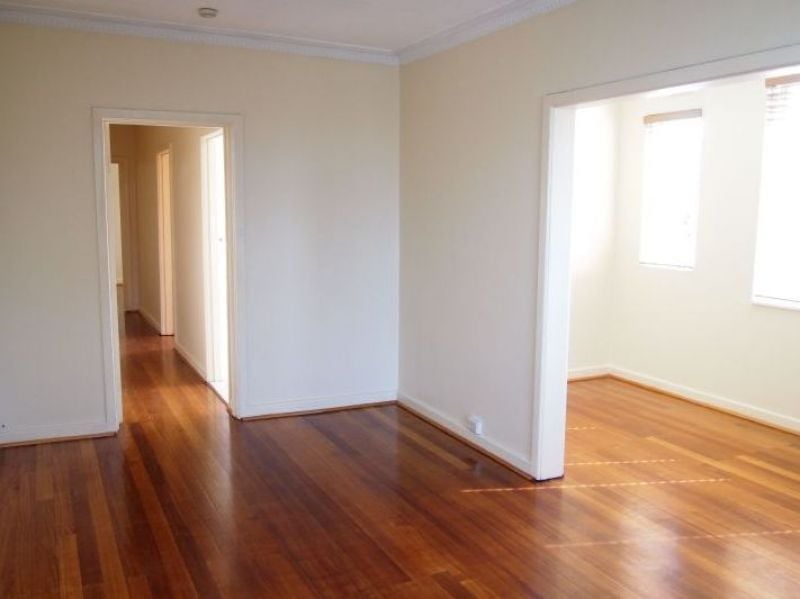 BIG 2 BEDROOM WITH POLISHED FLOORS, HEATING & OSP