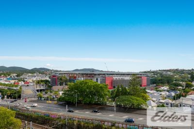 FULLY FITTED PLUG & PLAY OFFICE ON CUSP OF CBD !