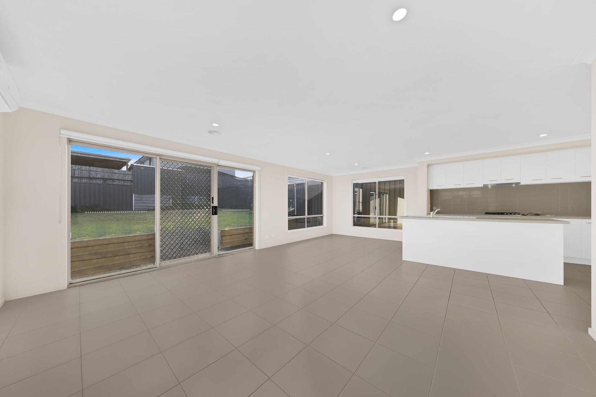 4 BEDROOM DELIGHT!
