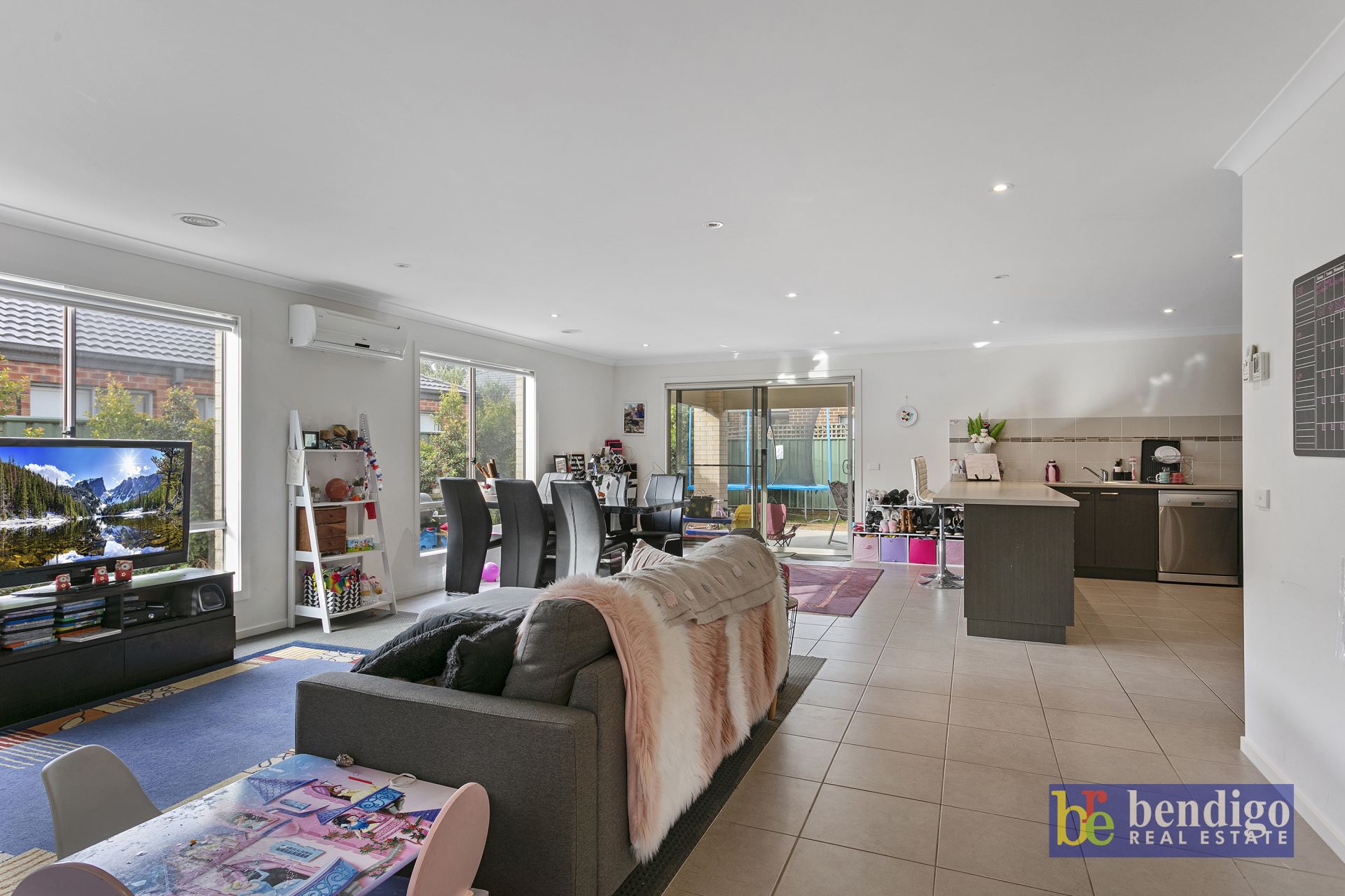 8 Caulfield Drive Ascot VIC, Ascot - Thumbnail 3