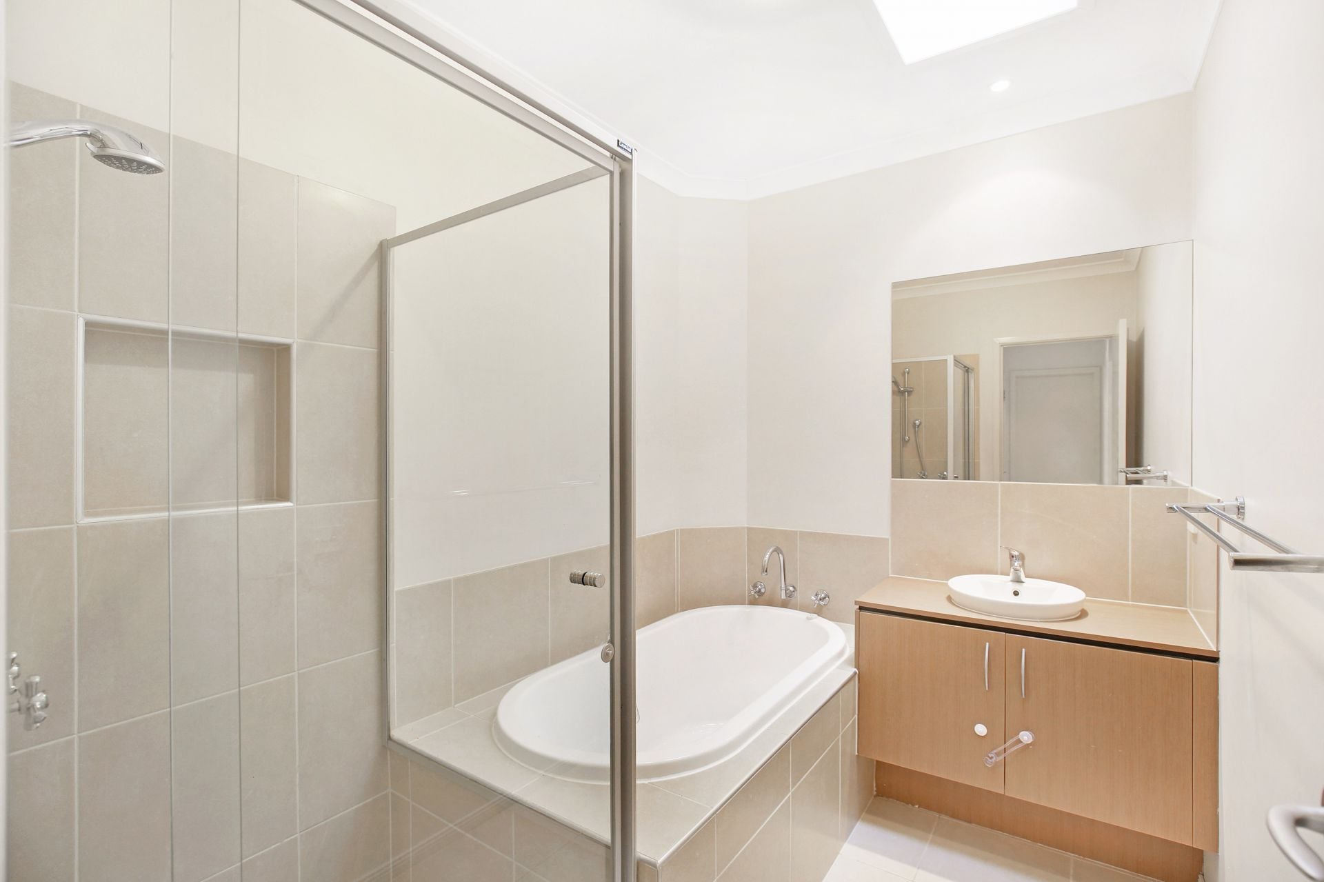 FAMILY HOME IN HAWKESTOWE!
