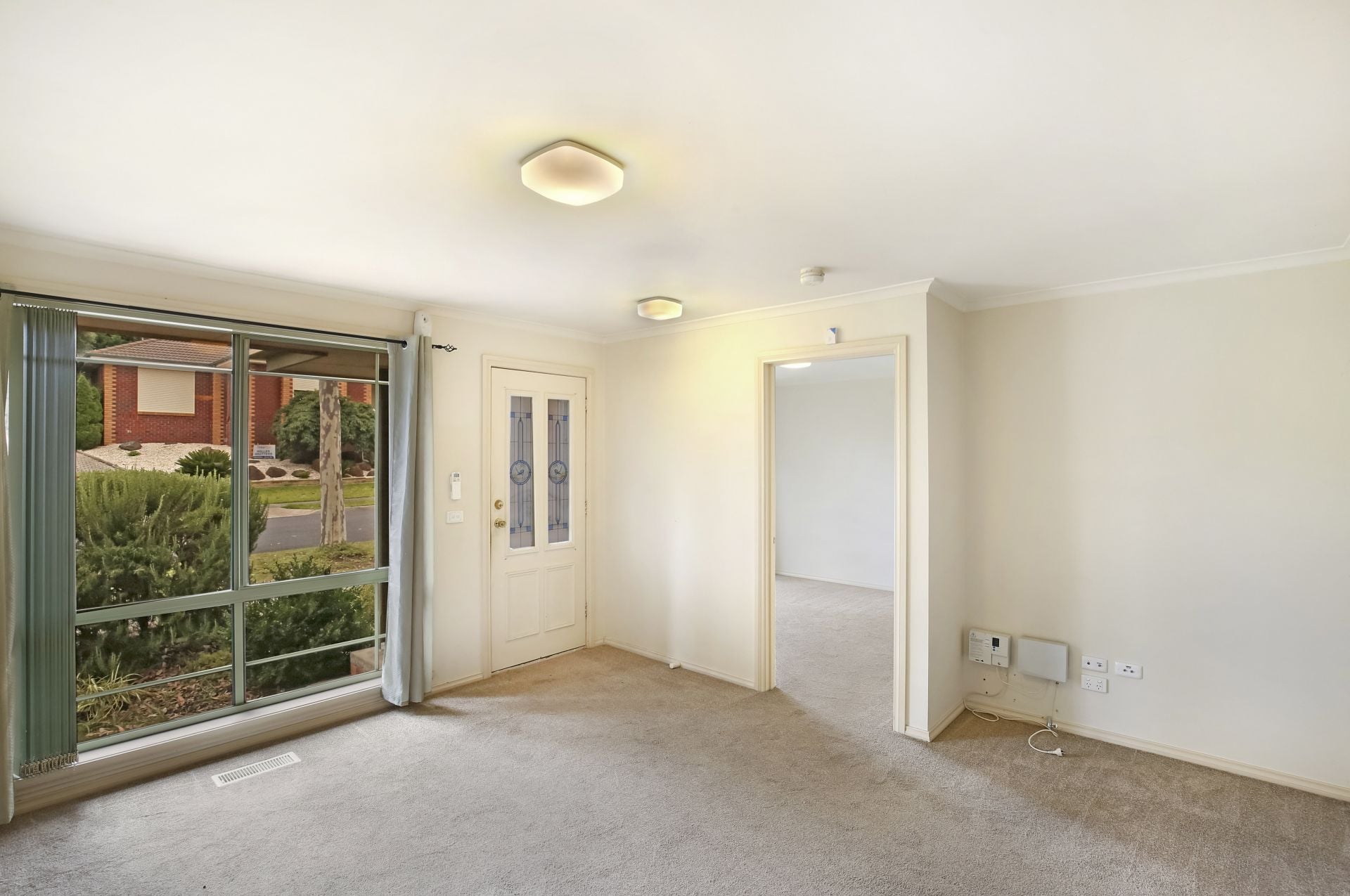 LOCATION AND COMFORT ALL IN ONE!!!