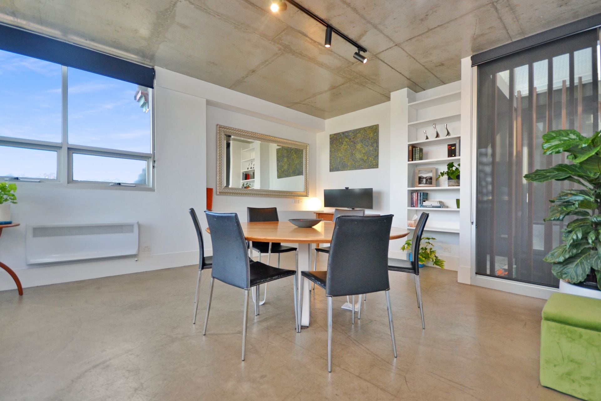 LUXURIOUS LIVING OVER THREE LEVELS