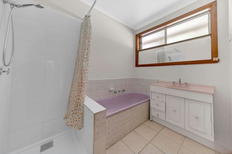 18 Leeson Grove, Lalor